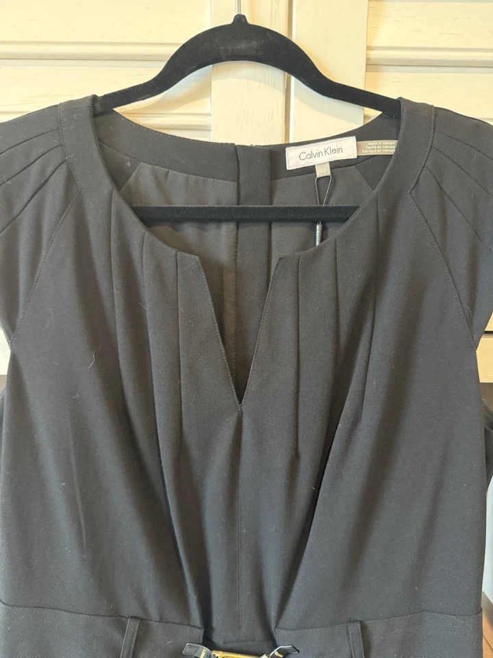 Vestido recto Calvin Klein para mujer talla 12 negro dorado con hebilla moderno Essentials nuevo con etiquetas Foto 4 de 4