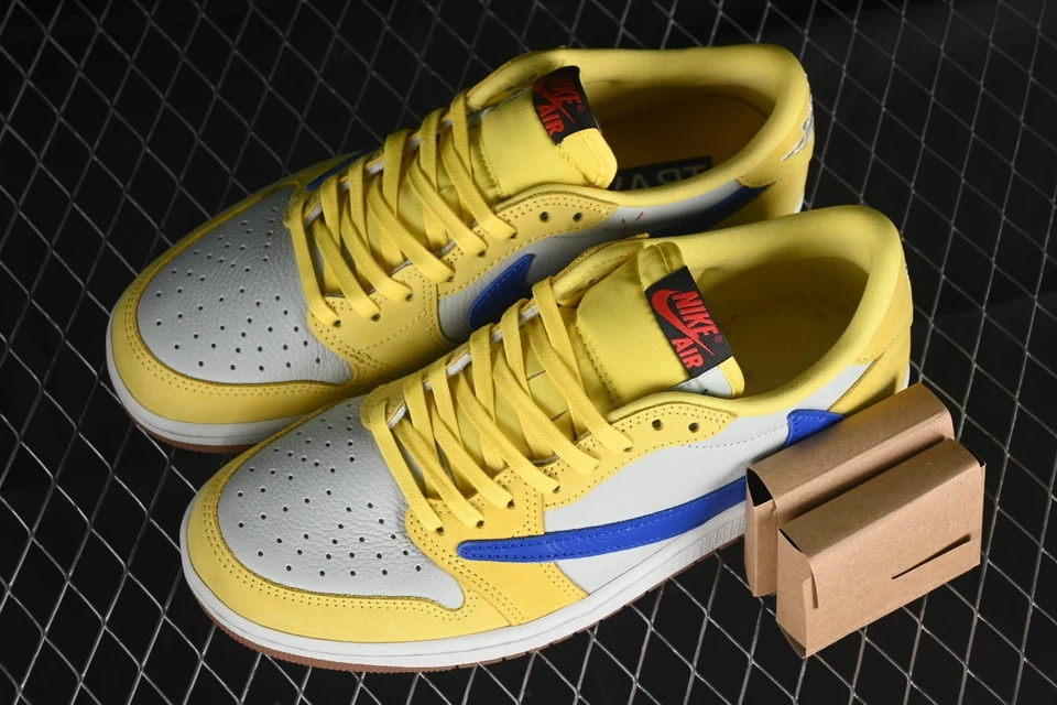 Nike Travis Scott x Air Jordan 1 Retro OG SP Low Canary DZ4137-700 Foto 3 de 4
