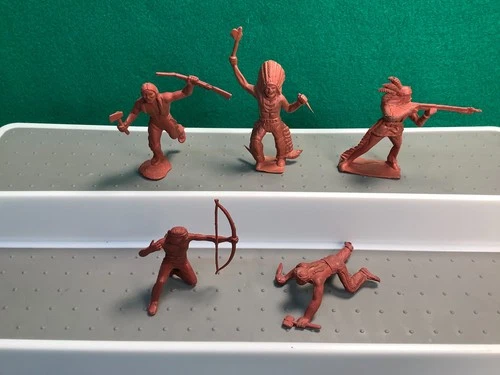 VINTAGE MARX FORT APACHE 60MM INDIAN FIGURES IN REDISH BROWN