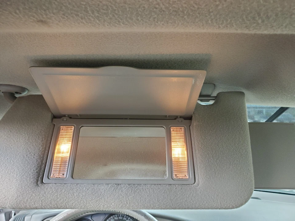 Para-sol iluminado cinza claro 2000 2001 2002 2003 2004 Chevrolet Impala fabricante de equipamento original - Imagem 3 de 4