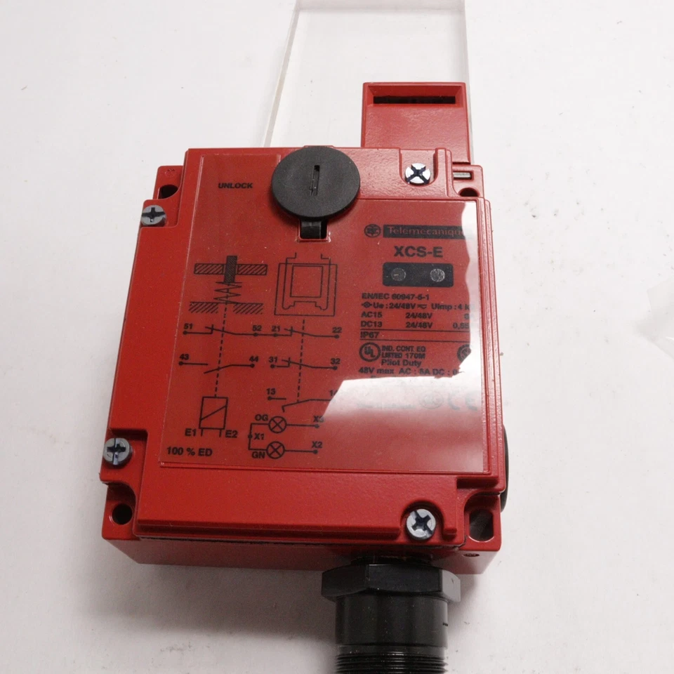 INTERRUPTOR DE BLOQUEO TELEMECANIQUE SAFTEY XCSE7313GD Foto 2 de 3