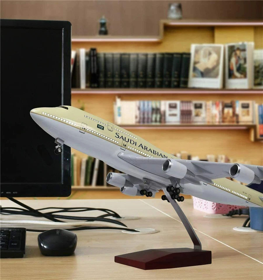 1/150 Saudi Arabia Airline Boeing B747 Airplane Model Resin for Decoration Gifts - Image 4 of 4