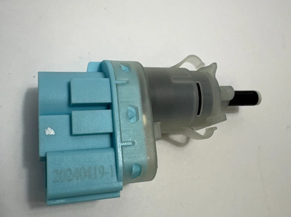 Interruptor de luz de freio Carquest SBA1017 Premium substituição automotiva - Imagem 2 de 4