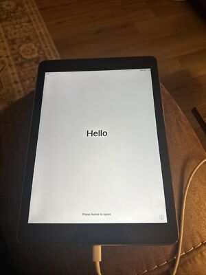 Apple iPad Air 1st Gen. 16GB, Wi-Fi , 9.7in - Space Gray