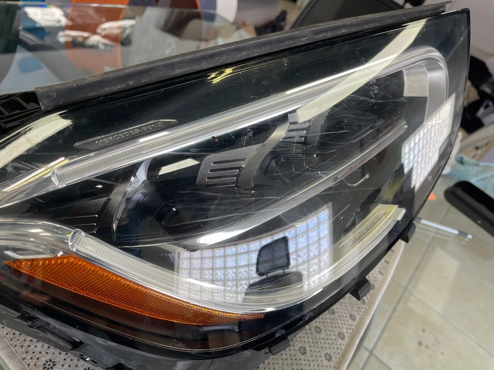 2020-2023 MERCEDES GLC - CLASS 300 43 AMG COUPE LED RIGHT LED - Image 3 of 4