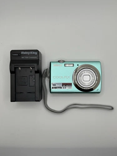 Nikon Coolpix S220 Digital Camera Bundle – Aqua Blue
