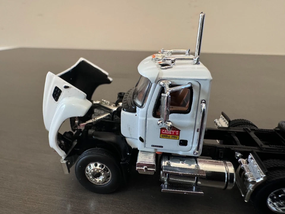 1/64 DCP/First Gear Mack Granite- White: Casey General Stores - Image 3 of 4