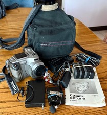 Canon Optura MiniDV Camcorder with bag, Wireless Mic, Batteries Charger