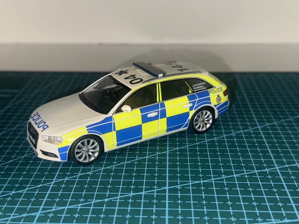 Lancashire Policía Audi A4 Avant Código 3 Policía Modelo 1:43 Foto 2 de 4