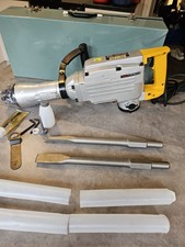 Dewalt Electric Corded Demolition Hammer Drill 240V with Case X2 Chisels & Bits