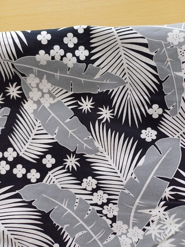 Tropical Leaves Cotton Fabric 2 meters Black/grey/ivory - Picture 3 of 4