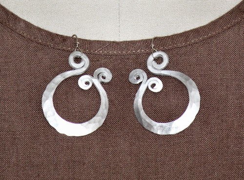 ANTIJOYAS Handmade ART-2-WEAR Hammered Aluminum TCHAI Swirly Hoop EARRINGS 2 szs - Picture 13 of 16