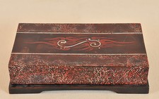 Painted inlaid Japanese laquer box