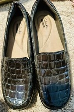 Clarks Collection Womens Brown Croc Embossed Loafer Flats Shoes Size 6.5M