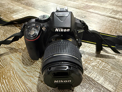 Nikon D5300 DSLR Bundle 3 AF-S DX Lenses, 2 Speedlights, Camera Bag