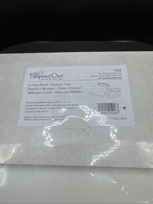 NEW Pampered Chef Cut & Measure Cutting Board #1028 & 3 Measuring Cup Inserts