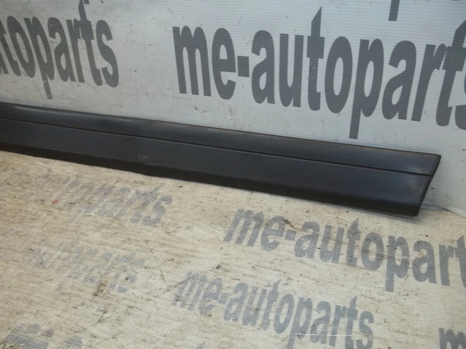 Moldura de puerta central inferior delantera pasajero derecho mercedes-benz w124 86-89 Foto 3 de 4