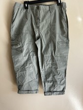 Chico s Fitigue Comfort Waist Capri Pants Women s Sz 1 Cargo Pockets Lightweight