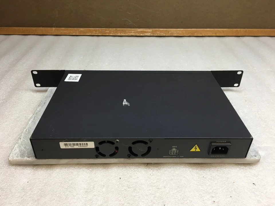 Dell Power Connect 2124 Unmanaged Switch with Rack Ears TESTED - Image 4 of 4