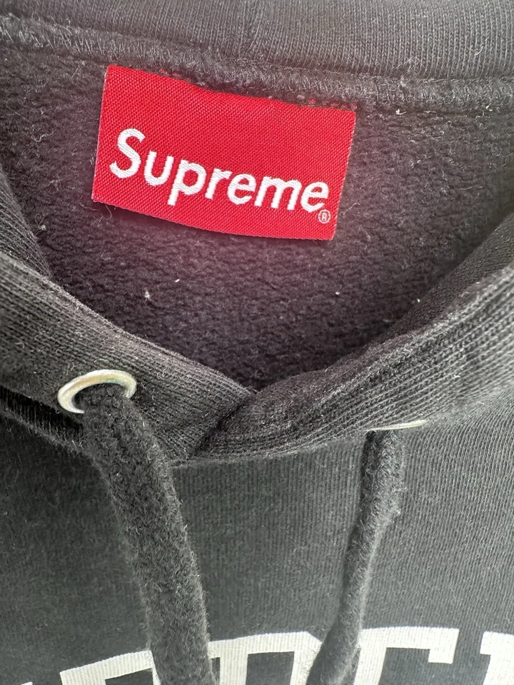 Sudadera con Capucha Supreme Tachonada FW18 - Negra Talla Mediana Foto 3 de 4