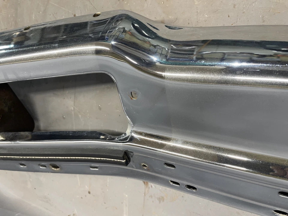 1977-1979 Cadillac Fleetwood Deville para-choque dianteiro superior moldura de acabamento de barra cromada - Imagem 4 de 4