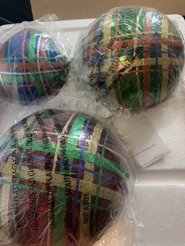 Me Christmas Holiday Christmas Glass Illuminated Spheres Round Ornament NEW - Picture 7 of 7