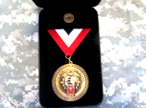 US Army National Guard Team S F E Total Victory Medal and Pin-w/hard case - Picture 1 of 3