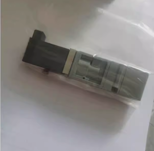 1pcs NUOVA Elettrovalvola Burkert 6524 C 2,5-10bar 24V 00184043 - Foto 4 di 5