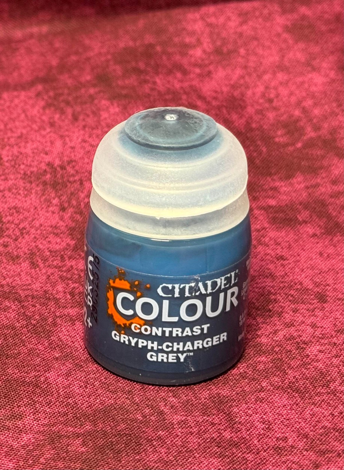 Contrast - Gryph-Charger Grey