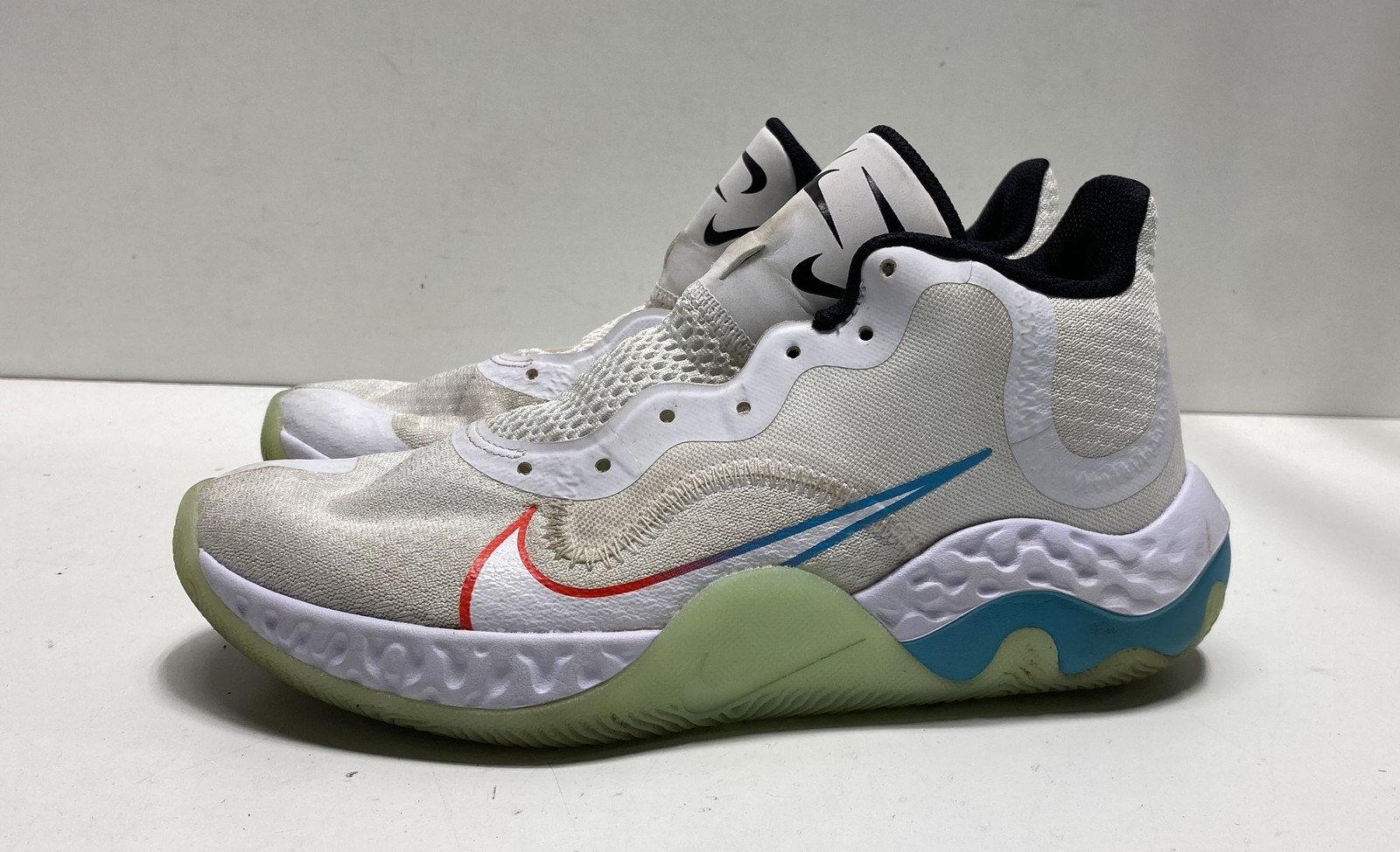 Nike Renew Elevate White Solid Athletic Shoe Wome… - image 1