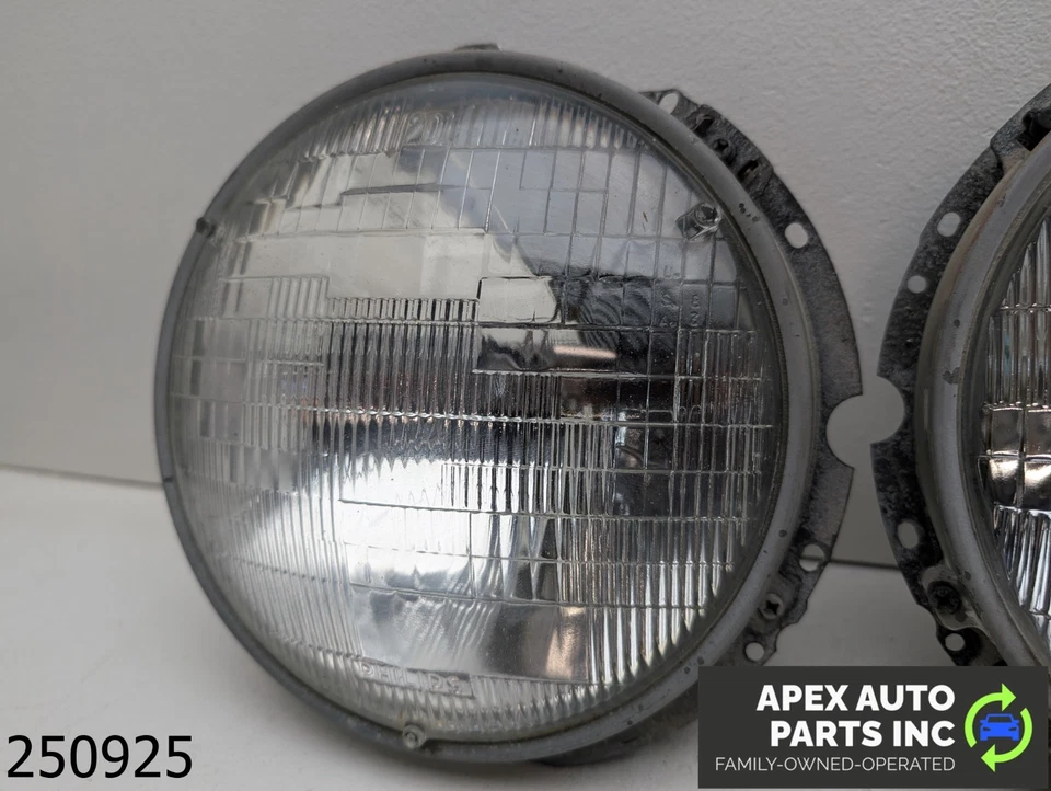 OEM 1988 Volkswagen Cabriolet 1.8L Round Headlight Lamp Bucket Mount Set - Image 4 of 4