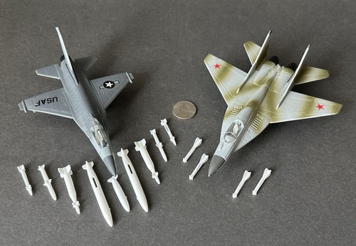 ERTL Force One F-16 Falcon & MiG-29 Fulcrum Fighter Aircraft Plane 1:87 Diecast - Picture 3 of 21