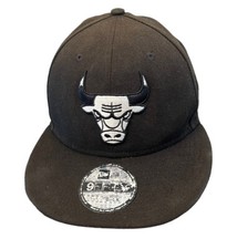 Chicago Bulls NBA Black Snapback Cap White Logo New Era 9FIFTY One Size Snapback