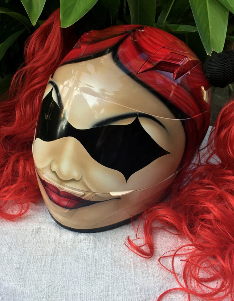 Casco de motocicleta pelirroja personalizado Harley Quinn rojo cola de cerdo casco de aerógrafo Foto 2 de 4