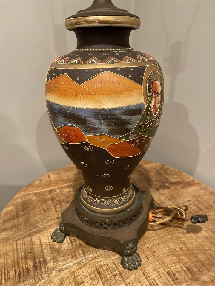 De Colección Período Meiji Satsuma Inmortales Japoneses Oro Moriage Estilo Jarrón Lámpara Ornamentado Foto 4 de 4