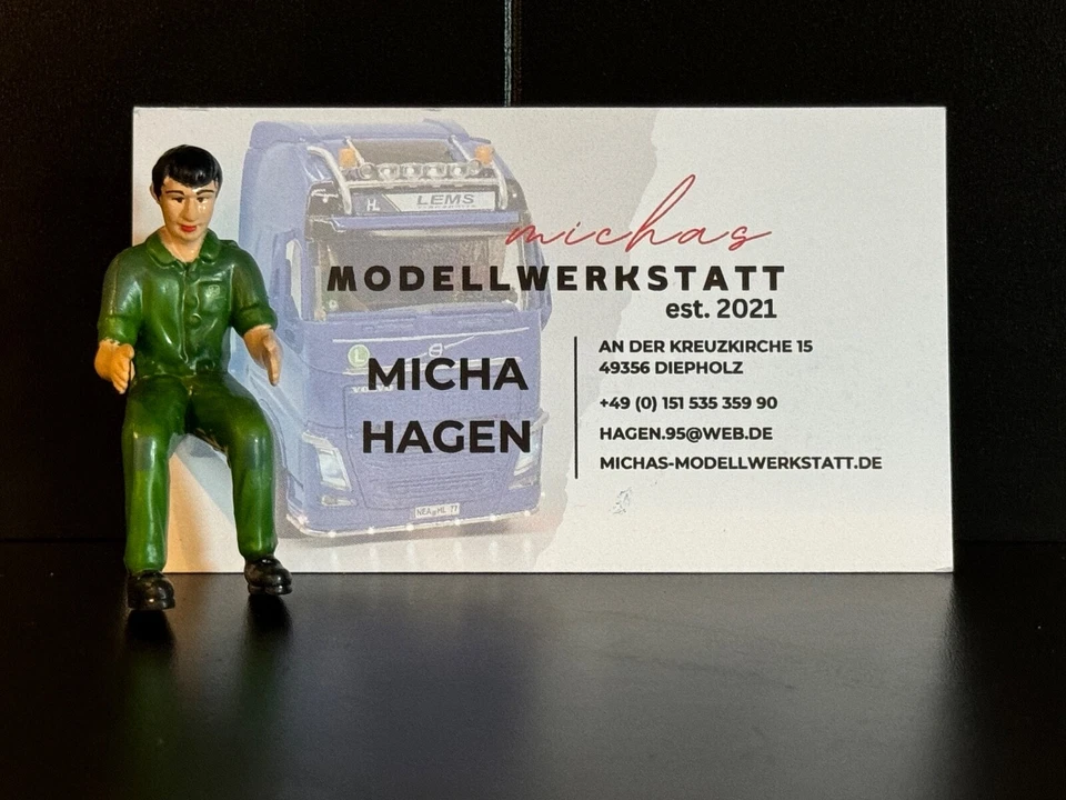 Figure Siku Farmer Driver Figure 1:32 Sitting Red, Green and Blue - Image 2 of 4