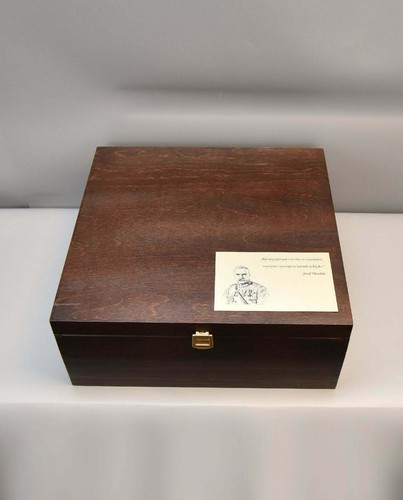 Jozef Pilsudski on Horse in a Gift Box with Engraved Dedication - Picture 6 of 7