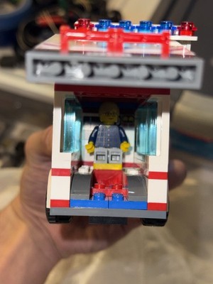 LEGO City 4431 Ambulance w Minifigures Wheelchair
