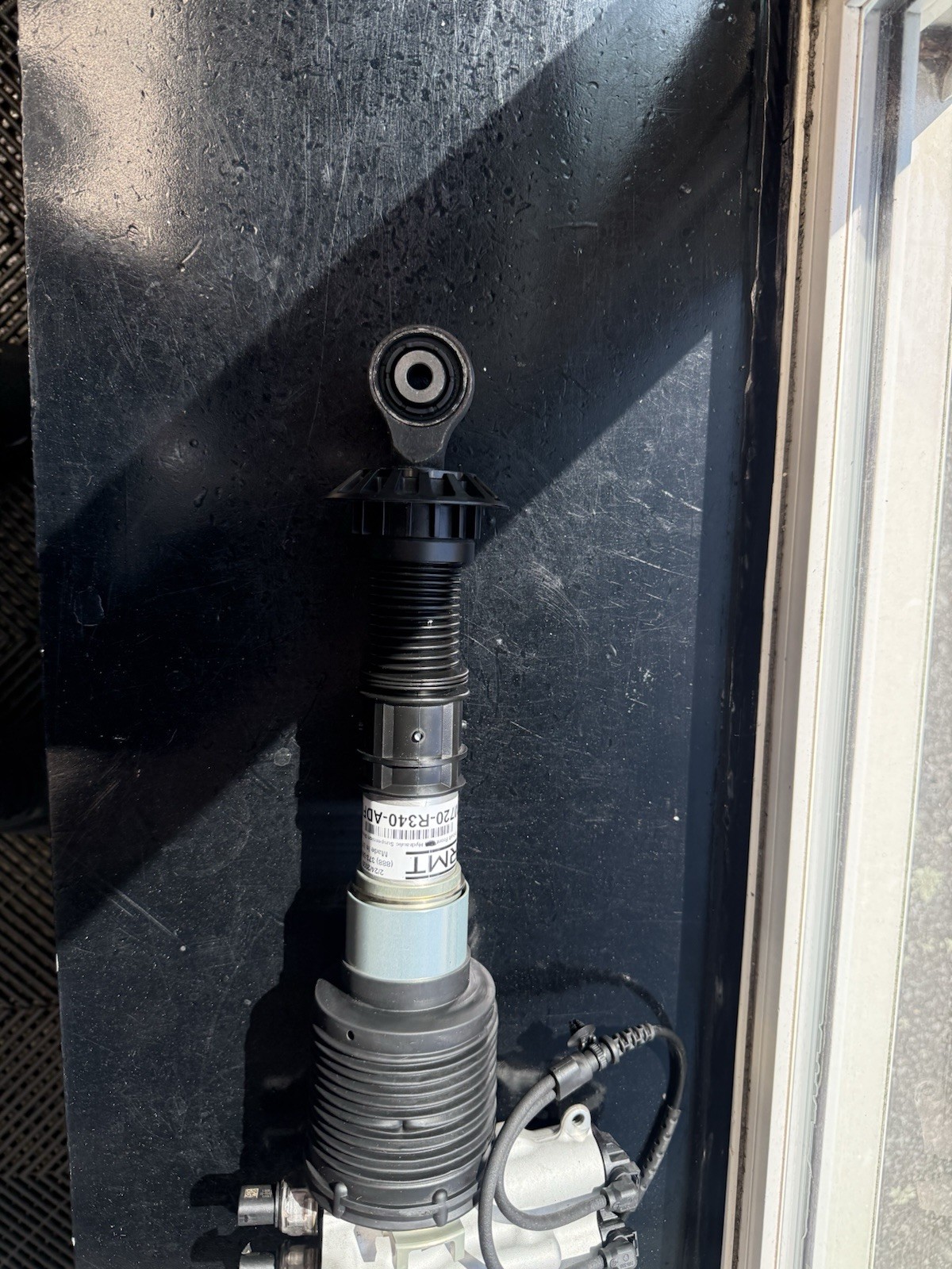 McLaren 720s Passenger Side Front Strut Assembly With Lift