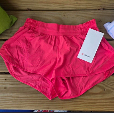 Lululemon Hotty Hot LR Short 2.5'' Lined Pink Lightweight Breathable Reflective