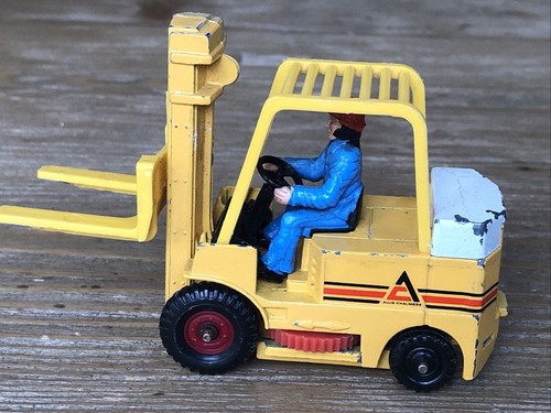 Corgi Allis Chalmers ACP 60 Fork Lift Truck Yellow Diecast 1981 Singapore - Picture 5 of 7