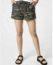 Athleta Women s Camoflage Farallon Shorts Size 4
