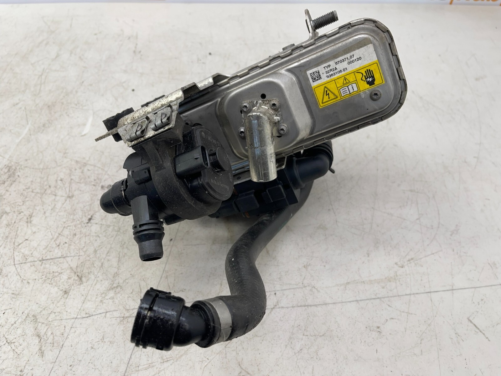 2014-2020 BMW I8 OEM AUXILIARY HEATER VALVE PUMP 9363106