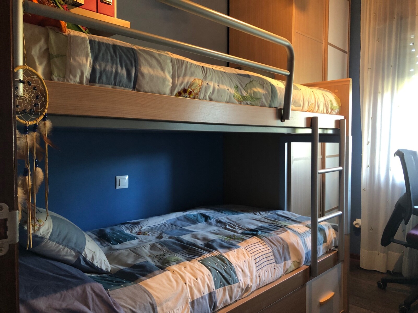 LITERAS JUVENILES CON 4 CAJONES EN LA PARTE INFERIOR