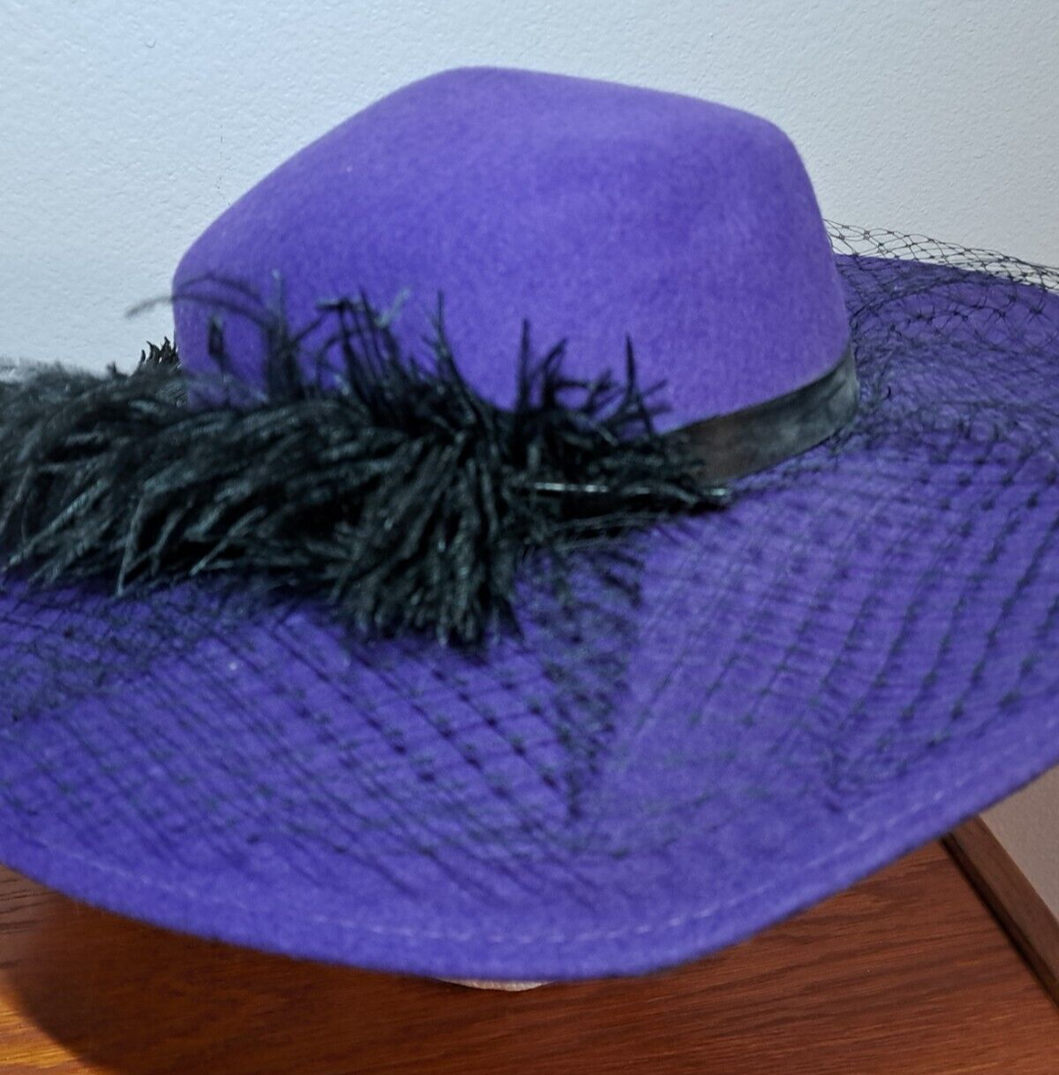 Vtg Purple Doeskin Wool Felt Hat Black Feather NetDerby  display picture 1