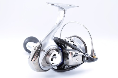 Daiwa 17 SALTIGA BJ 4000 Spinning Reel From Japan - Picture 4 of 11