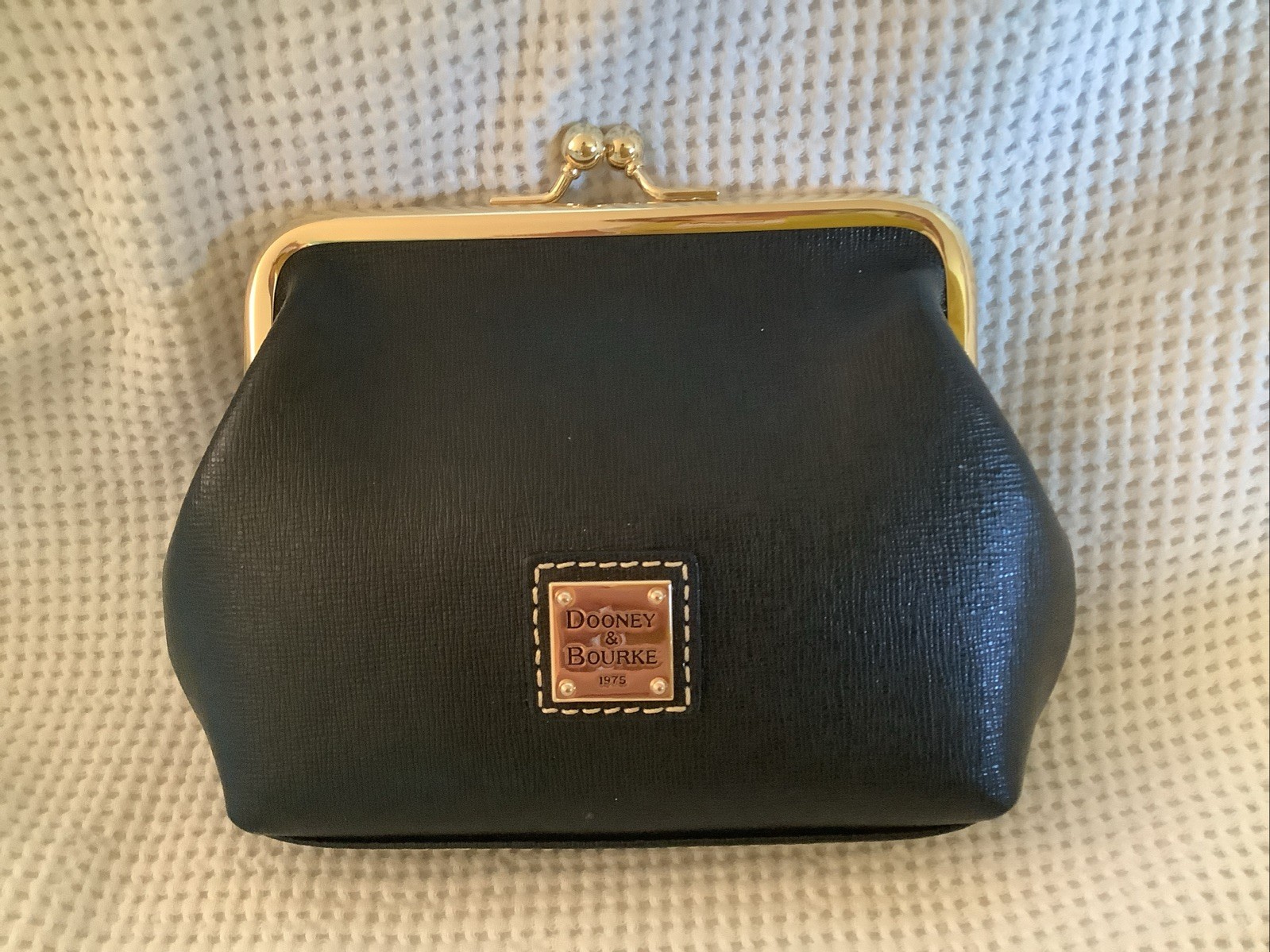Dooney & Bourke Black Leather Gold Tone Kiss Closure Small Coin Wallet Purse