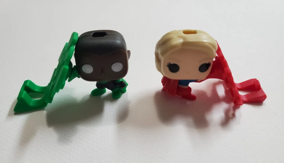 Juego de 4 estatuillas Funko DC Series Juguetes coleccionables Kinder Joy edición limitada Foto 3 de 4