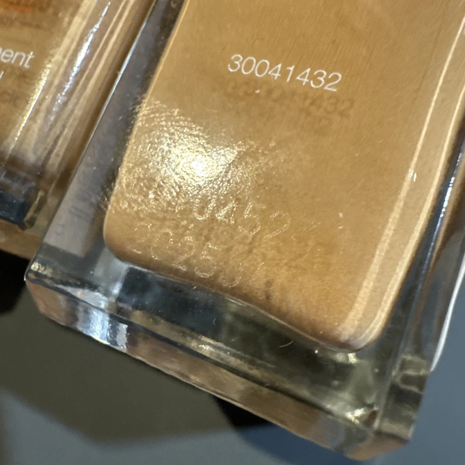 3X Neutrogena Skin Clearing Oil-Free Liquid Makeup, 1 oz Bottle Ea - Image 4 of 4