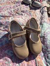 Capezio Girl Used Tap shoes size 8 toddler. Beige color
